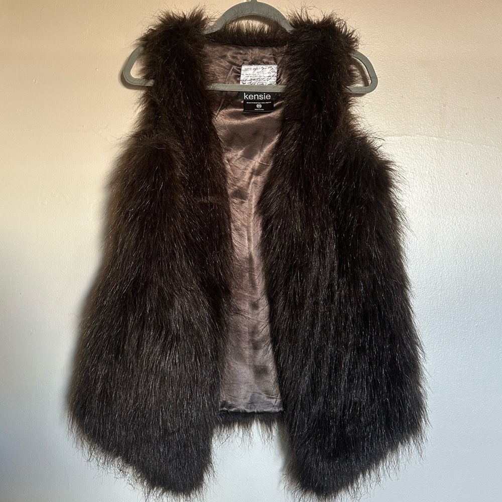 Retro Kensie Plush Faux Fur Vest in Deep Brown